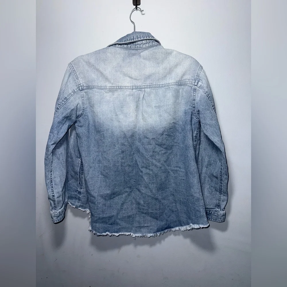 Democracy Ombré Denim Blue Top with cute Buttons size xs EUC - Picture 9 of 11